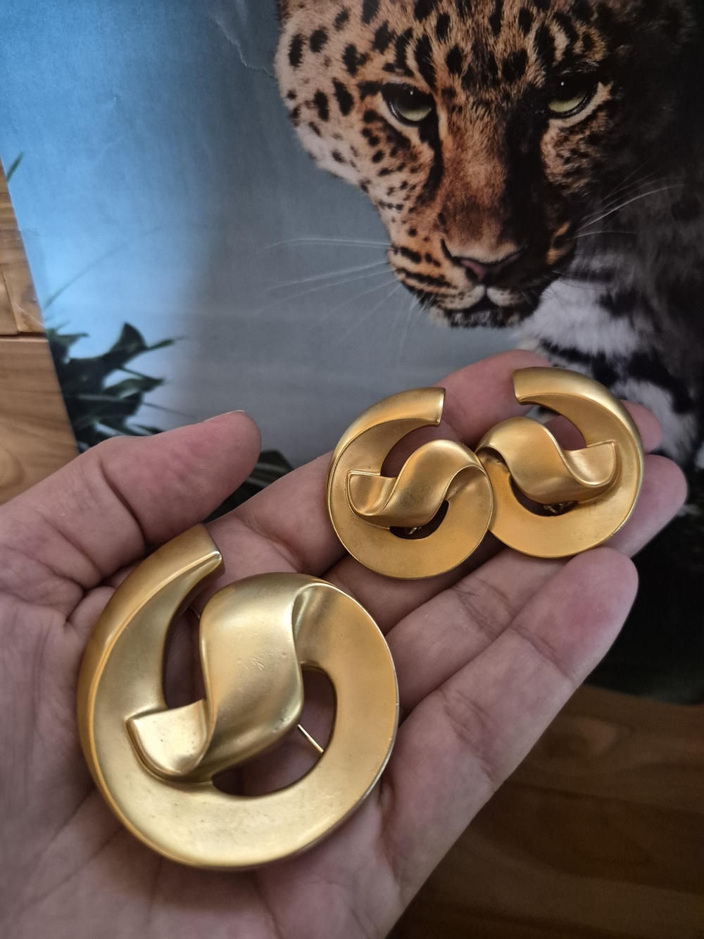 Vintage Runway Avon 1998 Gold Matte Swirl Scultural Brooch and Clip Earrings Set